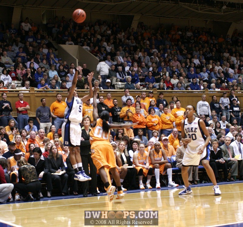 Jasmine Thomas bombs in a three from the corner