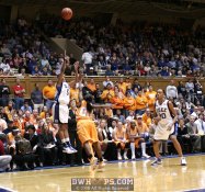 Jasmine Thomas bombs in a three from the corner - 12-7 - 14:16 1st