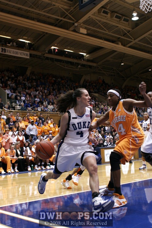 Alexis Hornbuckle cuts off Abby Waner under the basket