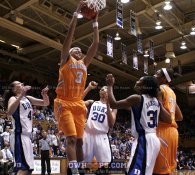 Candace Parker boards a Carrem Gay miss, and the Lady Vols grab a quick time out - 33-33 - 0:04 1st
