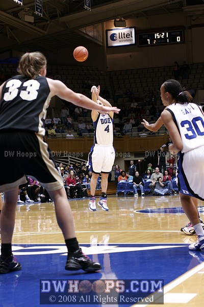 Abby Waner was 2-7 from three in the first half - her first was a make but this (her third) was a miss