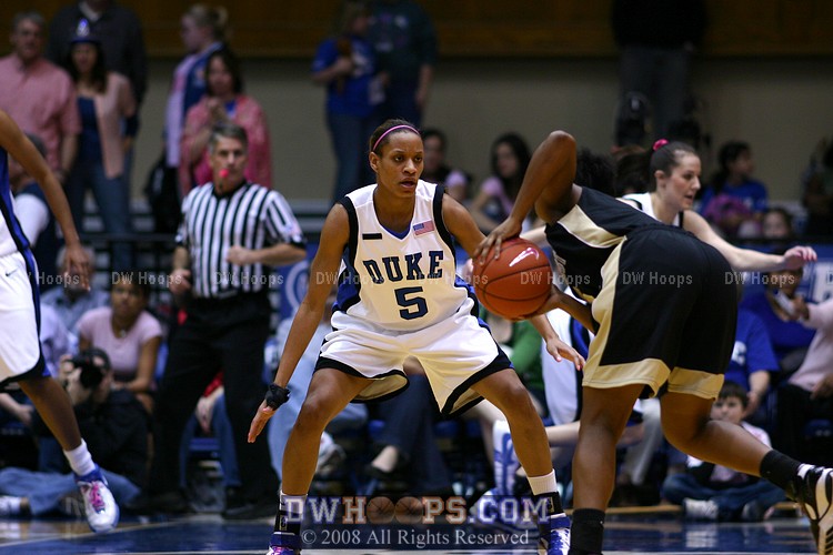 Jasmine Thomas on D