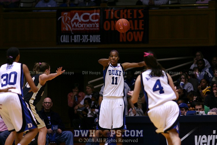 Chante Black passes from the corner to Abby Waner