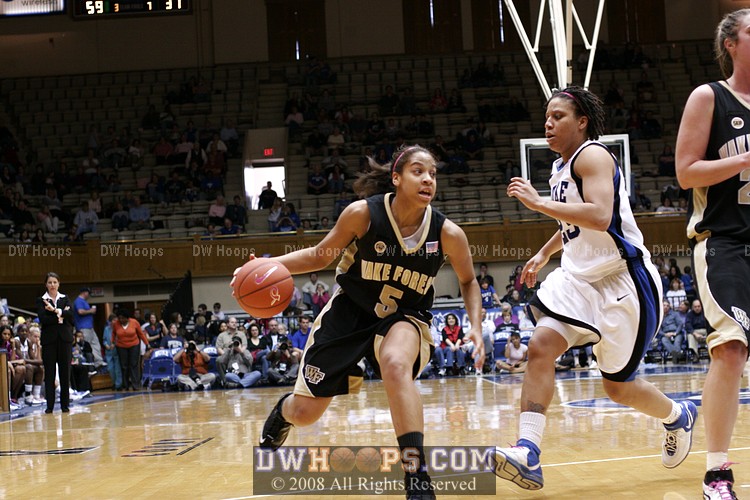 Sequence: Wanisha Smith guards Courteney Morris