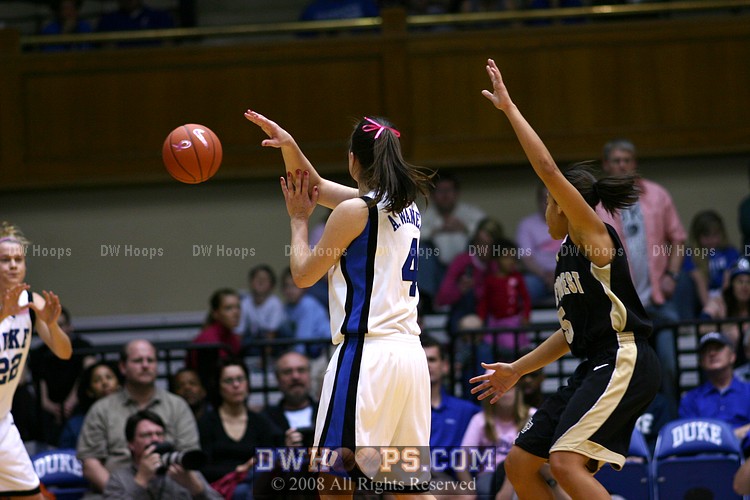 Abby Waner passes to an open Brittany Mitch