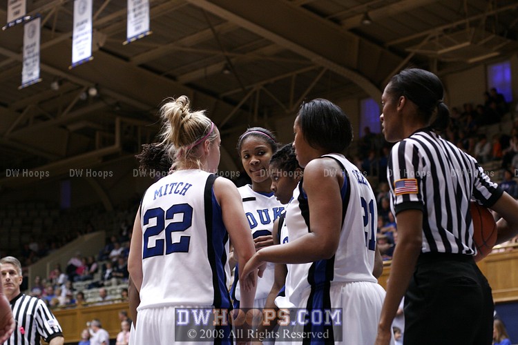 Sequence: Late action on Wake's end culminating in a Mitch foul