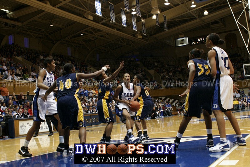 Jasmine Thomas fights through the defense...