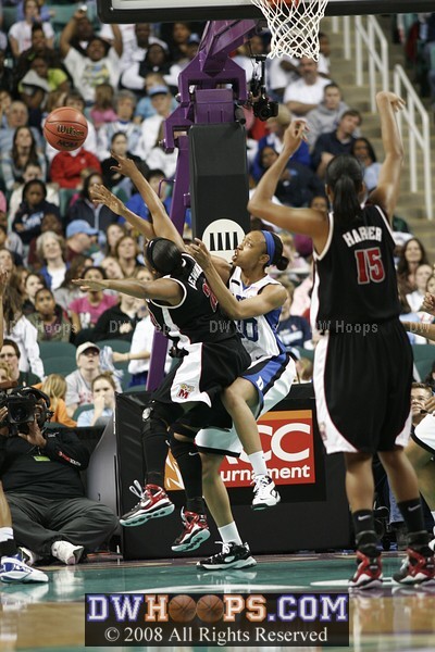 Carrem Gay and Ashleigh Newman battle to rebound the Harper miss