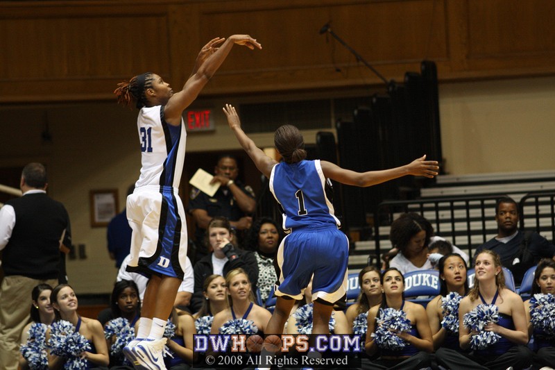 Perfect form from Keturah Jackson on the wing, Chelsea Hopkins is too late