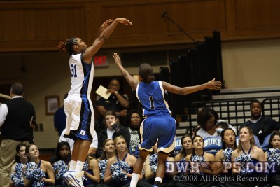 Perfect form from Keturah Jackson on the wing, Chelsea Hopkins is too late -  - 