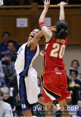 Jasmine Thomas forces Kristi Toliver into a miss -  - D5.O20;1, 12:55, 8-9