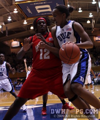 Chante Black puts it on the floor against the larger but "less mobile" Lynetta Kizer
