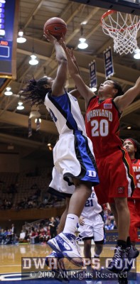 Kristi Toliver blocks Keturah Jackson in the paint
