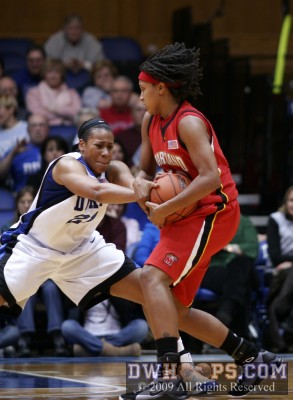 Joy Cheek trying to get a steal from Barrett