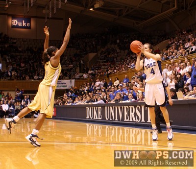 Abby Waner hits an open three - she was 2-5 from that range today.