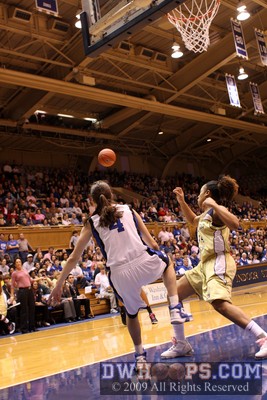 DWHoops Burst: Abby Waner catch-and-throw to Chante Black...Waner got the assist