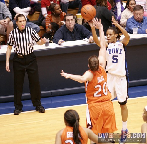 Jasmine Thomas nails a three over Lindsay Biggs