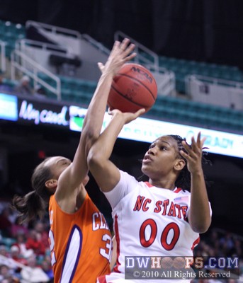 Morganne Campbell stuffs Amber White -  - 