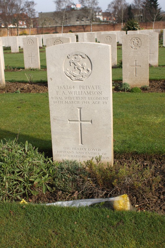 Headstone of Private F.A. Williamson, Faubourg-D�Amiens Cemetery, Arras, France